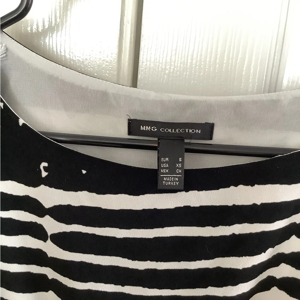 MNG Collection White and Black Striped Long Sleeve Dress Tie XS